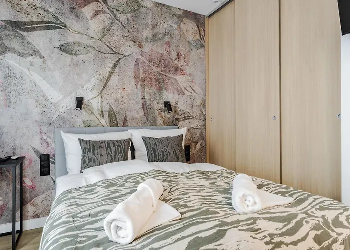 Stylowe Studio Very Berry W Poznaniu Z Parkingiem I Balkonem By Noclegi Renters