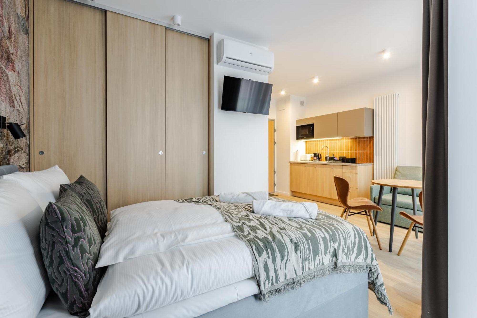 Stylowe Very Berry W Poznaniu Z Parkingiem I Balkonem By Renters Leilighet