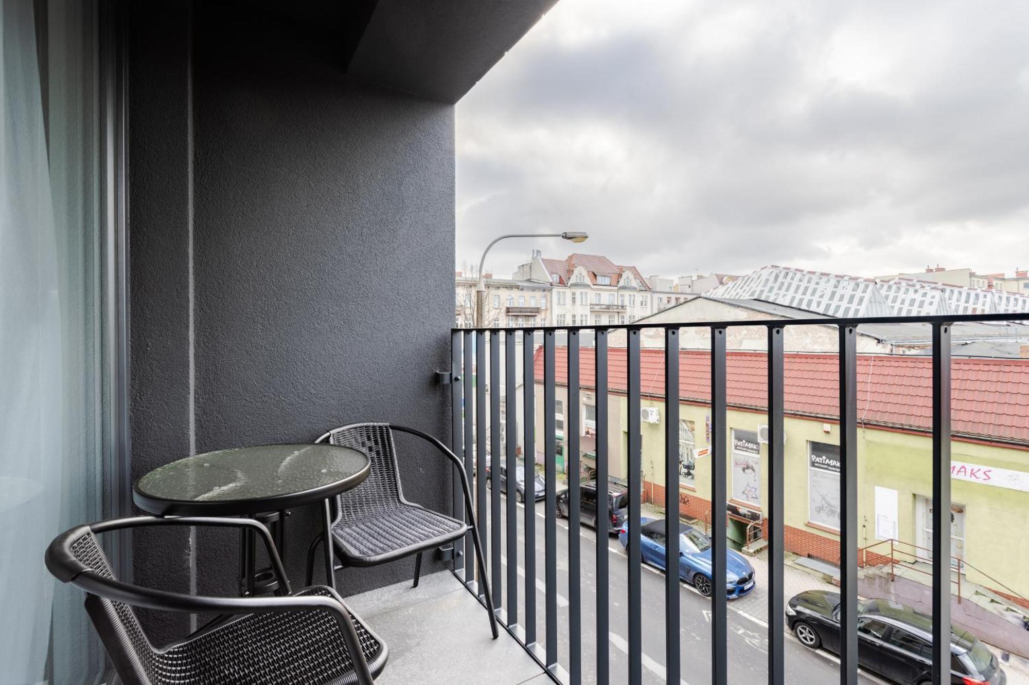 Stylowe Very Berry W Poznaniu Z Parkingiem I Balkonem By Renters * Poznań