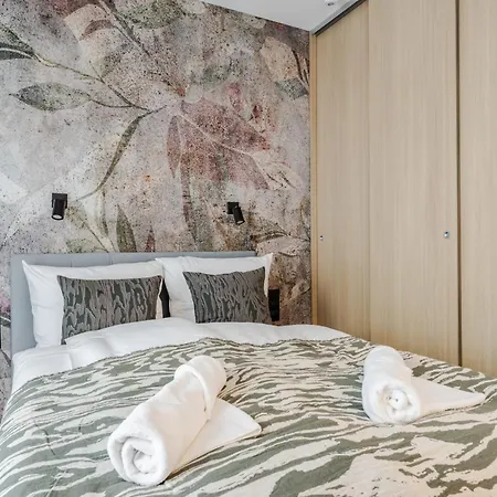 Stylowe Studio Very Berry W Poznaniu Z Parkingiem I Balkonem By Noclegi Renters Zewnętrze zdjęcie