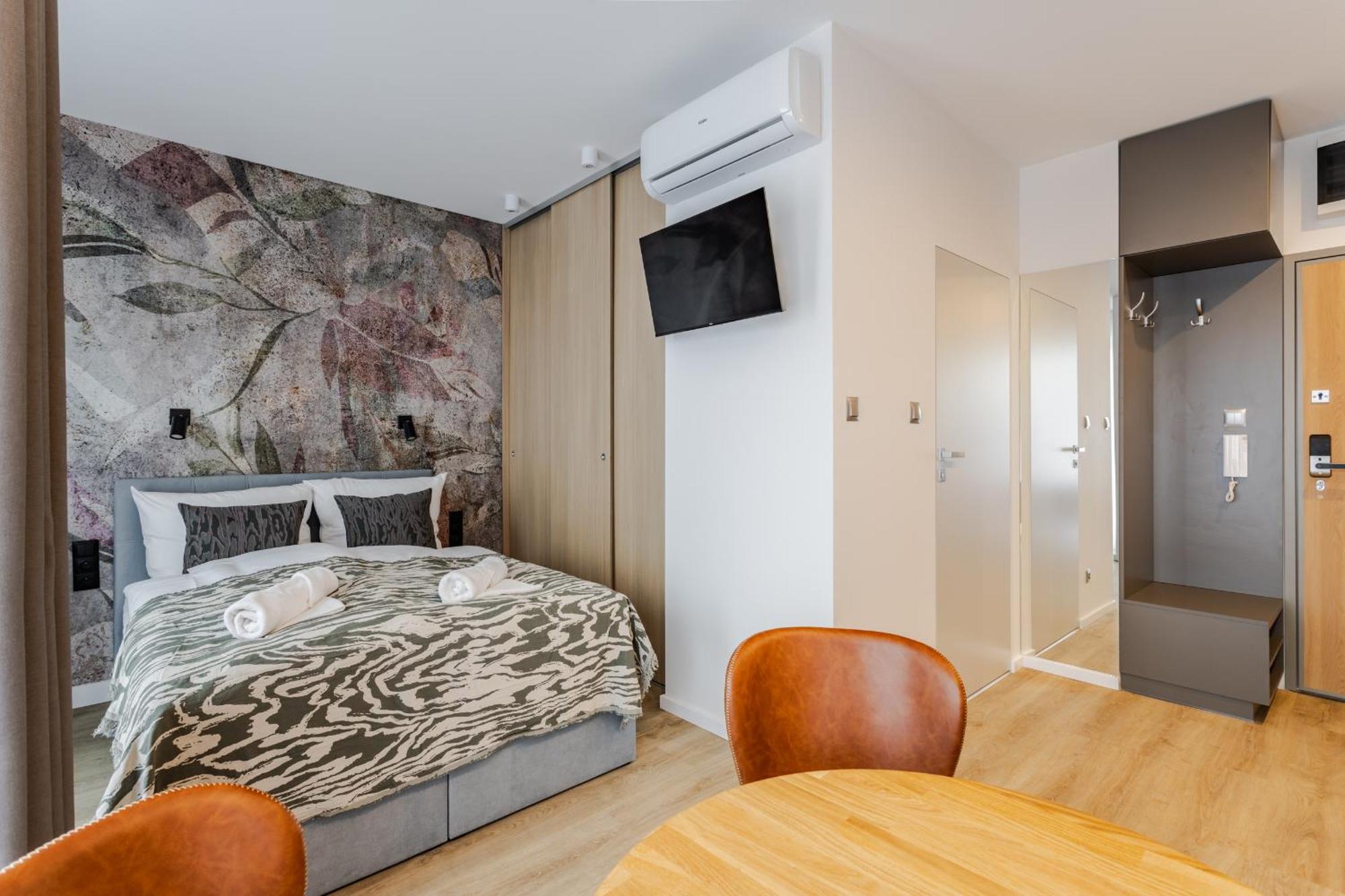 Stylowe Very Berry W Poznaniu Z Parkingiem I Balkonem By Renters Appartamento